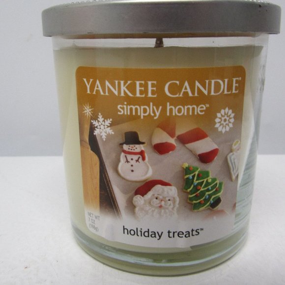 Yankee Candle Christmas Holiday Tumbler Candles - 7oz - Choose Your Favorite! - Picture 1 of 3